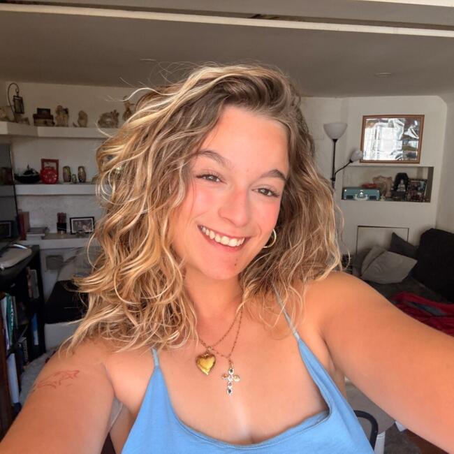 Babysitter in São João de Loure: Eva