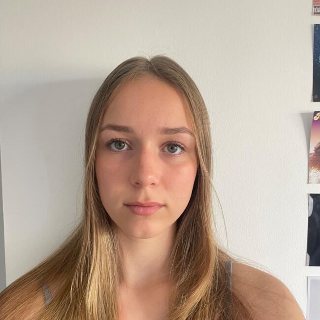 Niñera en Newton Mearns: Katie