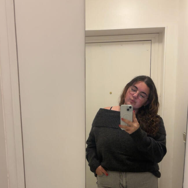 Babysitter in Melun: Lola