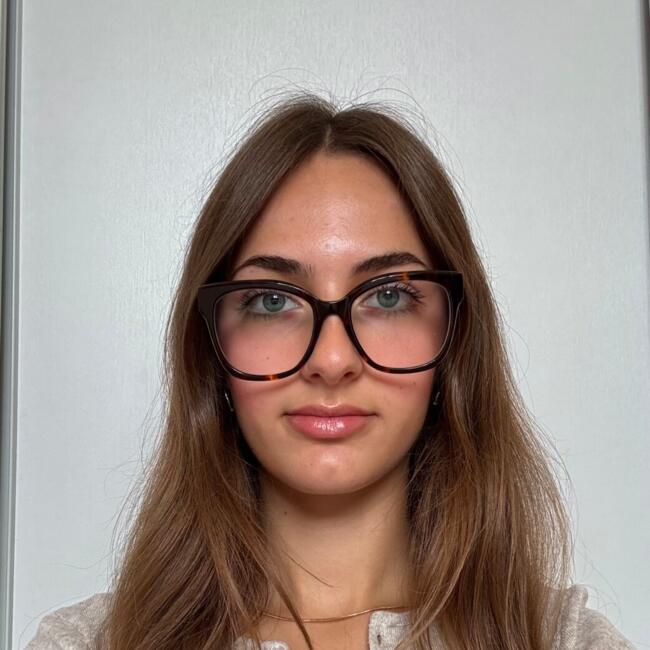 Babysitter in Marck: Adélie