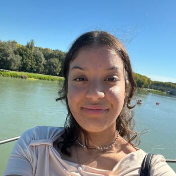 Babysitter in Le Pontet: Hiba