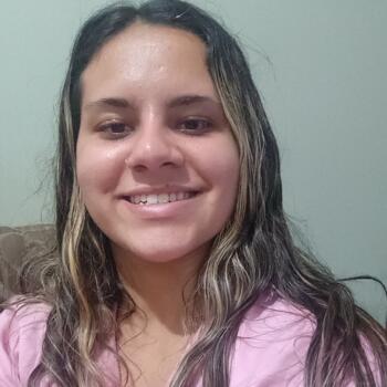 Babysitter in Niterói: Dayanne
