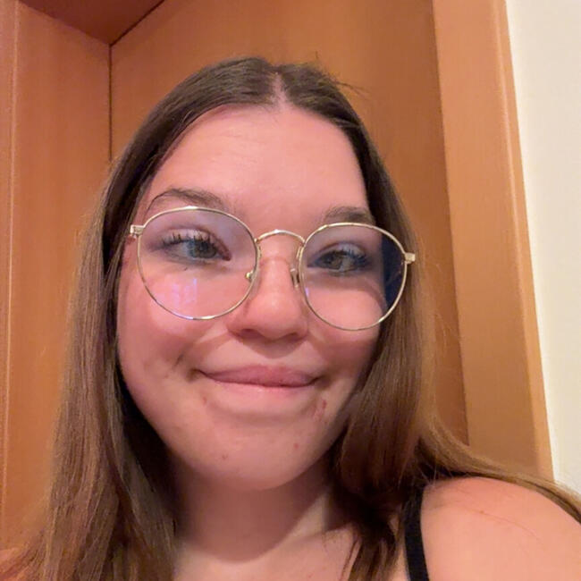 Babysitter in Luxembourg: Laura