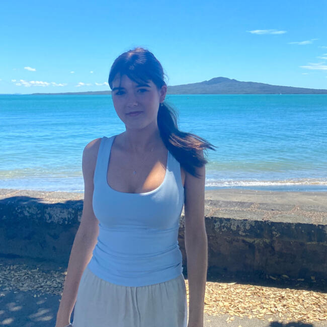 Babysitter in Auckland: Lily