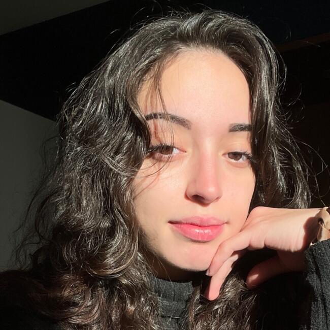 Babysitter in Marseille: Assia