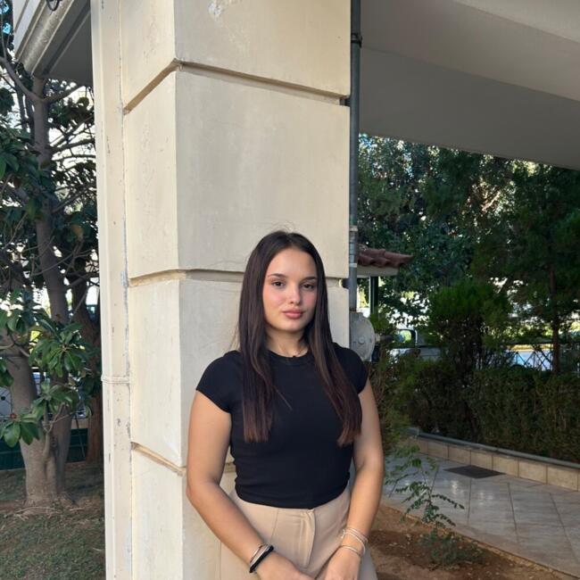 Babysitter in Ilioúpoli: Κορίνα