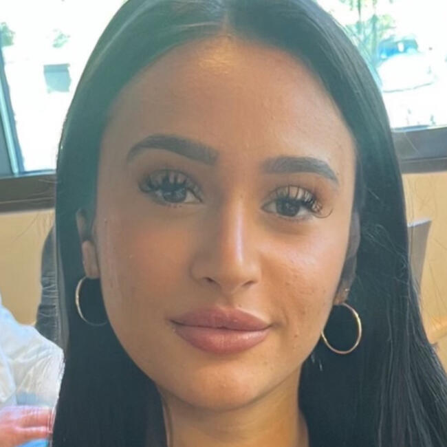 Babysitter in Antibes: Anais