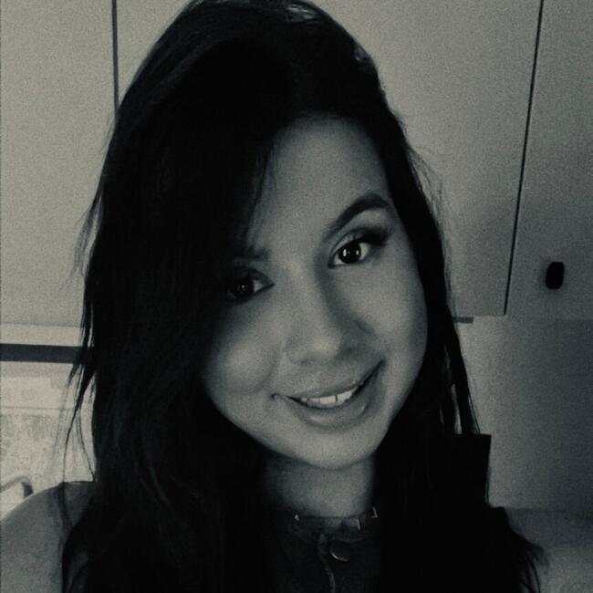 Babysitter in Saint-Jean-le-Vieux: Melissa