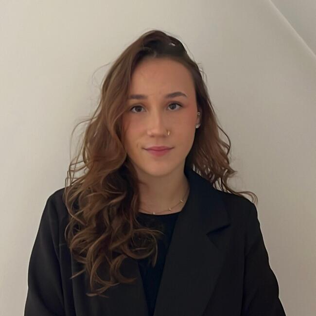 Babysitter in Crécy-la-Chapelle: Elora