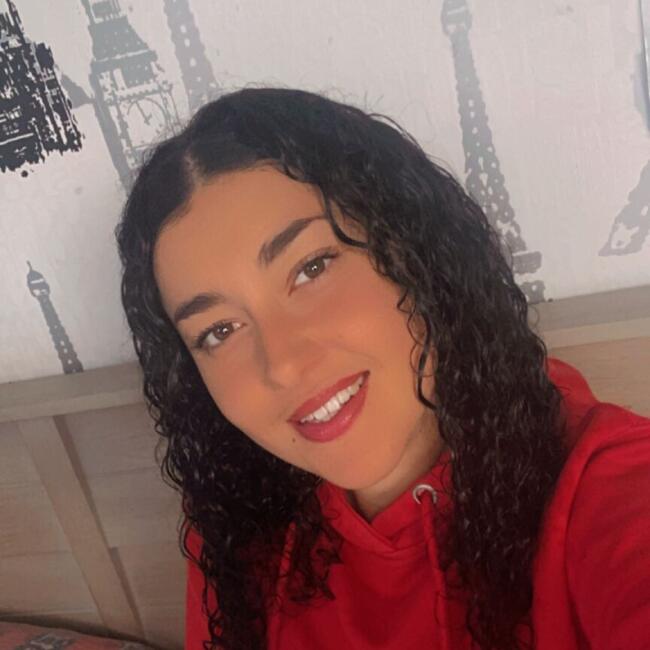 Babysitter in Aincourt: Laurène