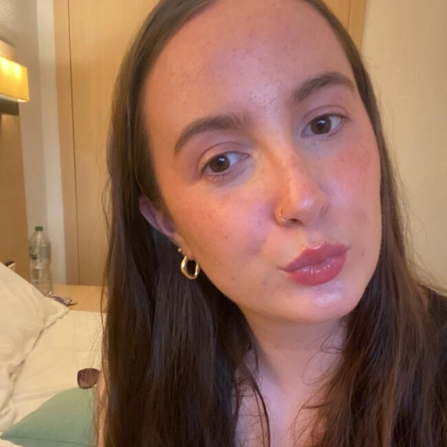 Babysitter in Galway: Louise