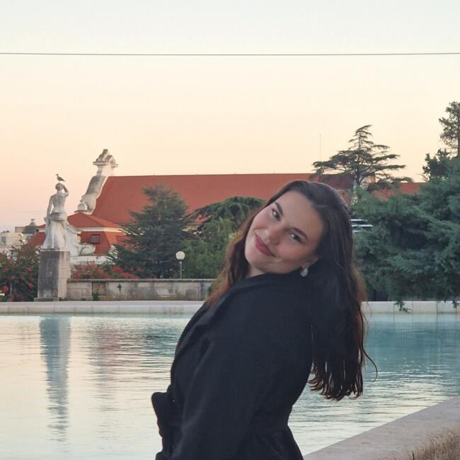 Babysitter em Porto de Mós (Distrito de Leiria): Íris Tomaz