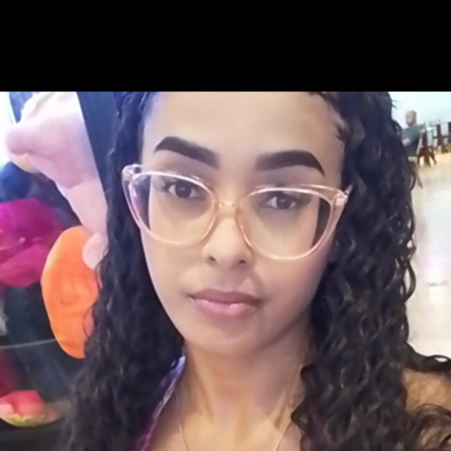 Babá em Cuiabá: Julia vitoria