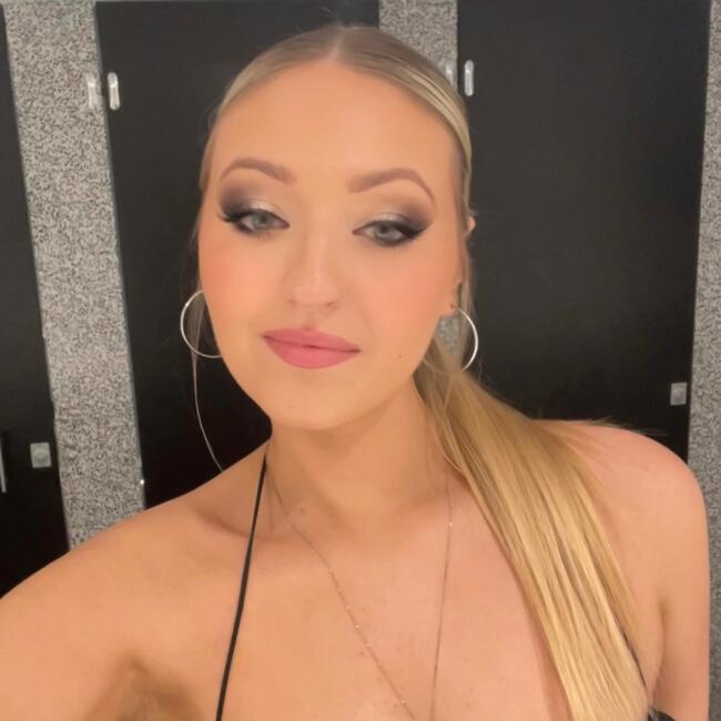 Babysitter in Sydney: Ash