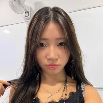 Babysitter in Singapore Island: Chloe