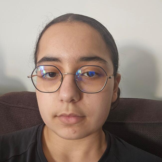 Babysitter in Saint-Ouen: Lisa