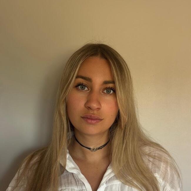 Babysitter in Peymeinade: Emma