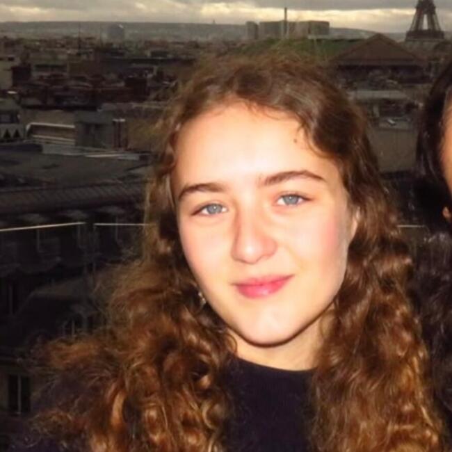 Babysitter in Paris: Clara
