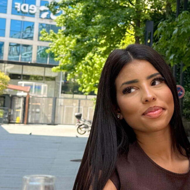 Babysitter in Le Chesnay: Kenza