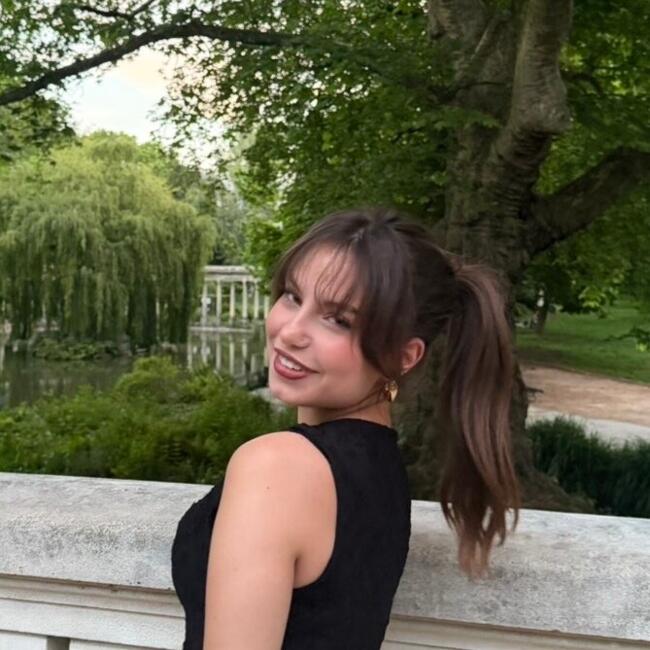 Babysitter in Puiseux-en-France: Zia