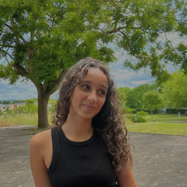 Babysitter in Pont-de-l'Arche: Safya