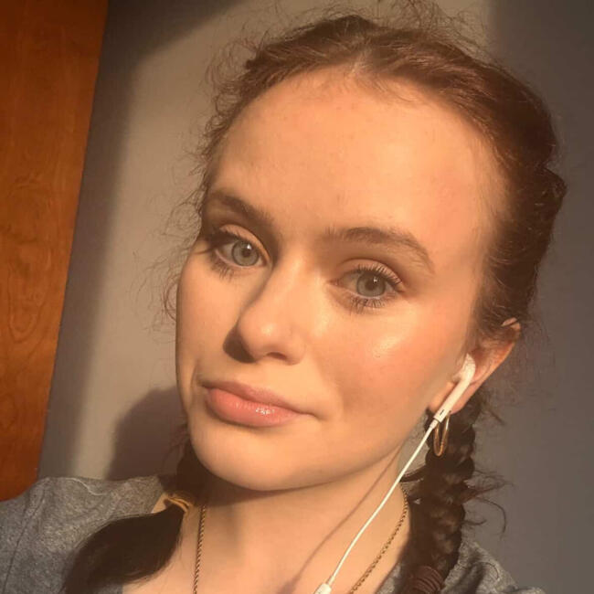 Babysitter in Calgary: Kristen