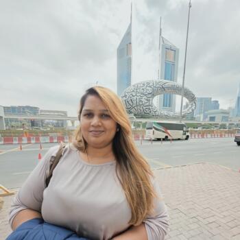 جليسة أطفال دبي: Ashani