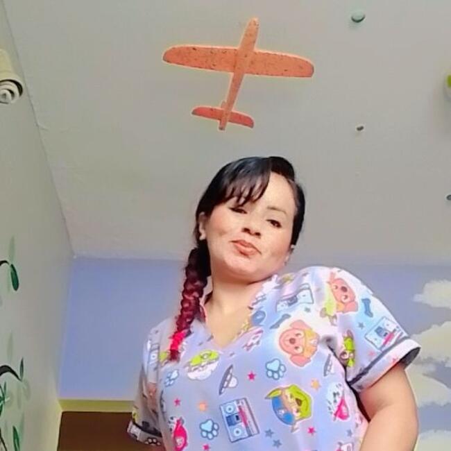 Babysitter in Pedro Carbo: Paola