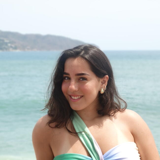 Babysitter in Mexico City: Valeria Casas