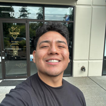 Babysitting job in Bonney Lake: babysitting job Leo