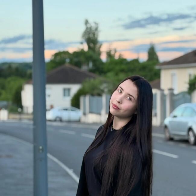 Babysitter in Évry (Bourgogne-Franche-Comté): Anastasia