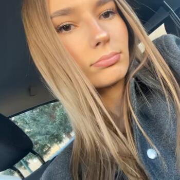 Babysitter in Lons-le-Saunier: Clara