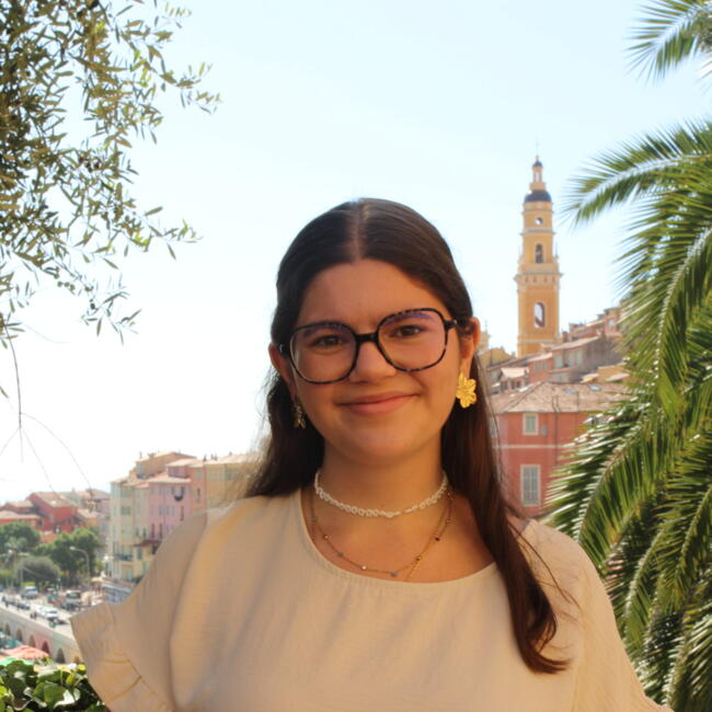 Babysitter in Menton: Emilie