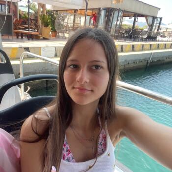 Babysitter στην περιοχή Αχαρνές: Βασω