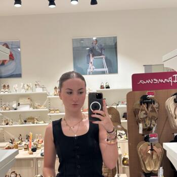 Babysitter in Ajaccio: Dina