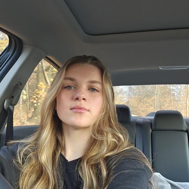 Babysitter in East Rochester: Allie