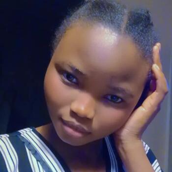 Babysitter Riyadh: Viola ()