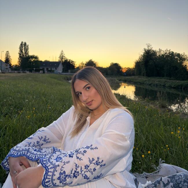 Babysitter in Nevers: Melinda