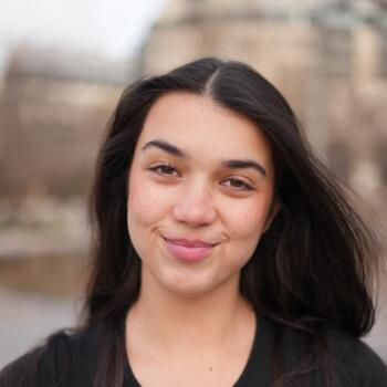 Babysitter in Paris: Emma