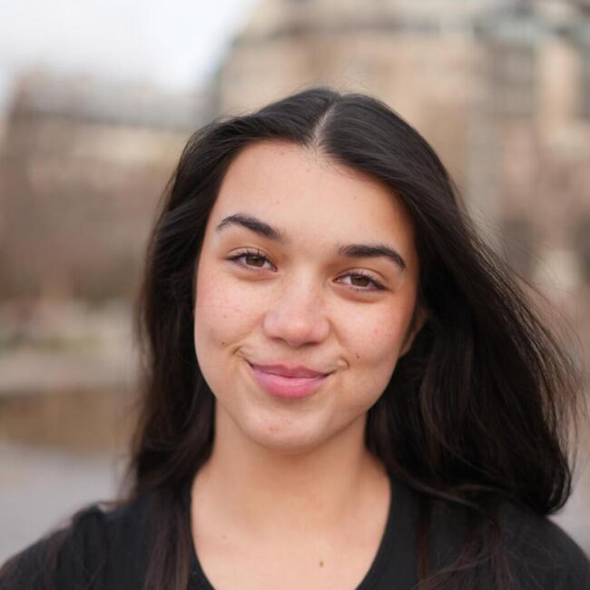 Babysitter in Paris: Emma