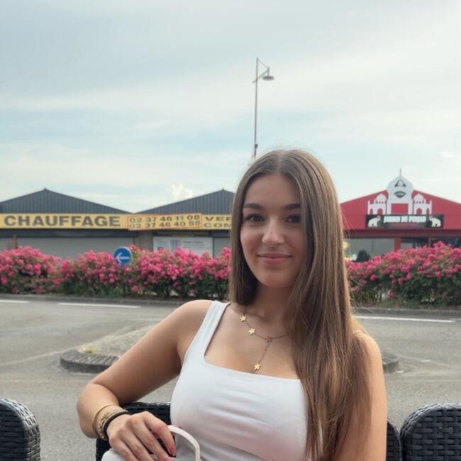 Babysitter in Fresnay-le-Comte: Elea