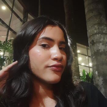 Babá em Manaus: Debora