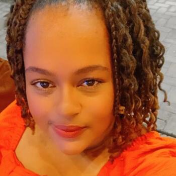 Babysitter in Ilhéus: Julia