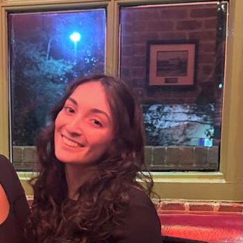 Babysitter in Chicago: Mina