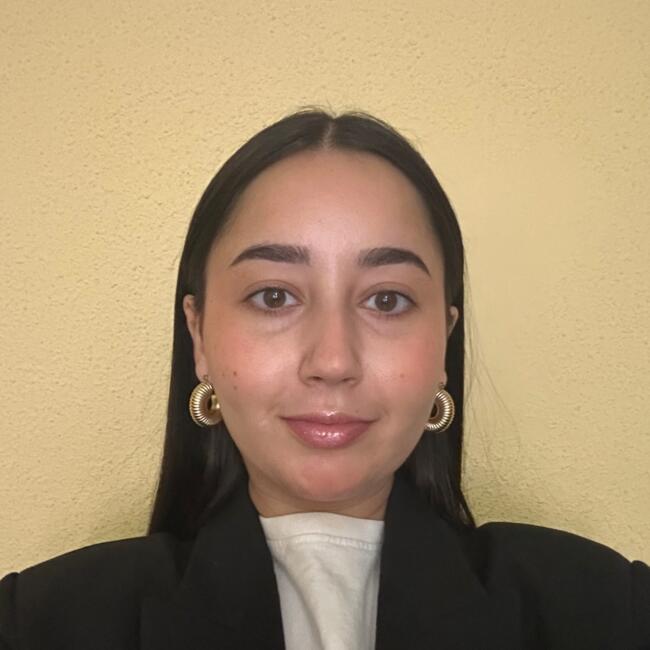 Canguro en Valladolid: Nasima