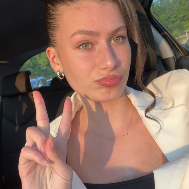 位于孔夫朗-圣奥诺里讷的临时保姆: Ines