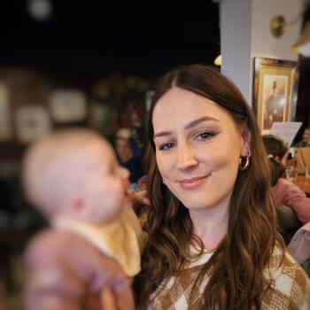 Babysitter Slough: Aimee