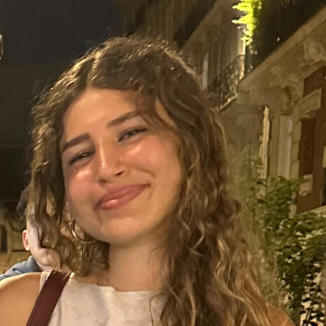 Babysitter in Saint-Ouen: Kamila