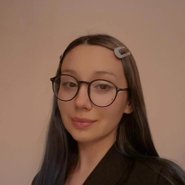 Babysitter in Paris: Helena