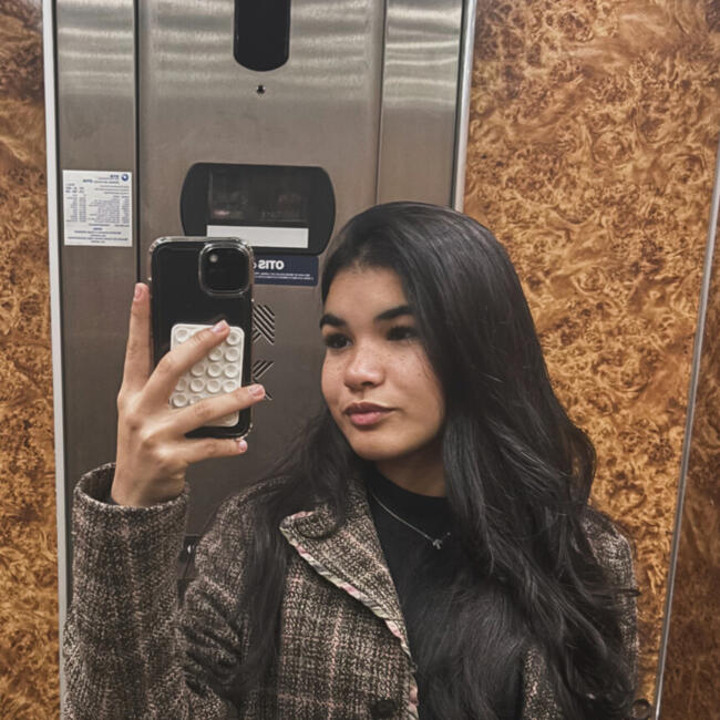 Babysitter in Coimbra: Mayra